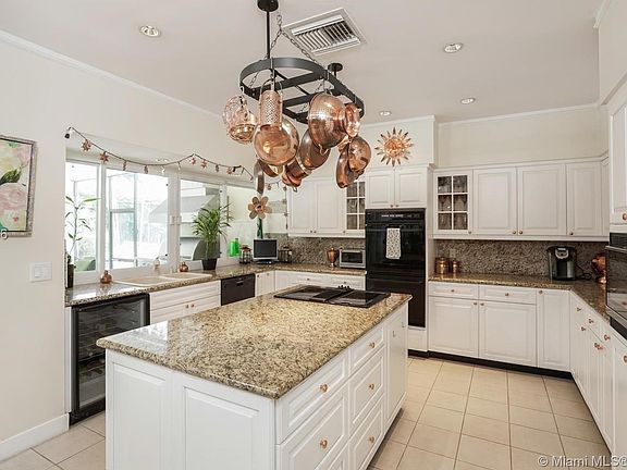 4th image of 5740 Jasmine Ln