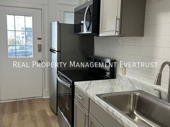 53 Wood St UNIT 1, Lewiston, ME 04240