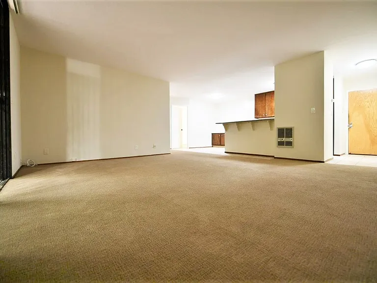 366 Staten Ave — Photo 3
