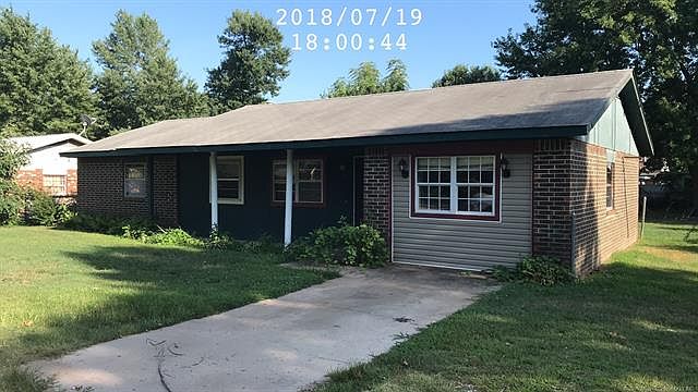1st image of 679 Helen St