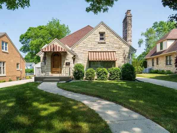 2542 North 96th STREET, Wauwatosa, WI 53226