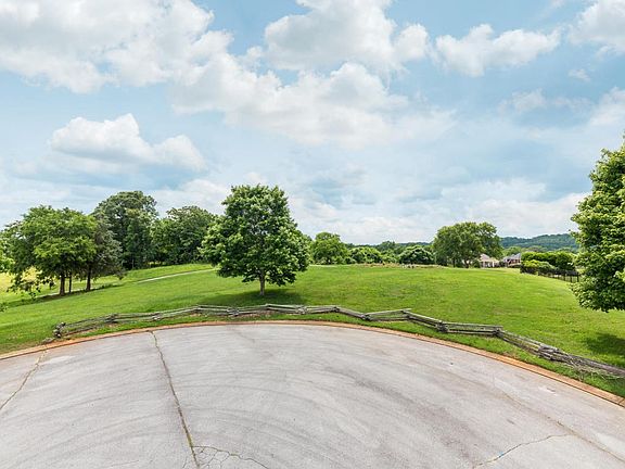 245 Grey Feather Rd 041