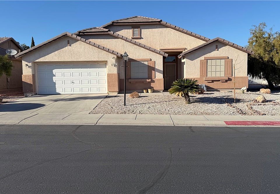 1st image of 814 Hunters Ridge Way