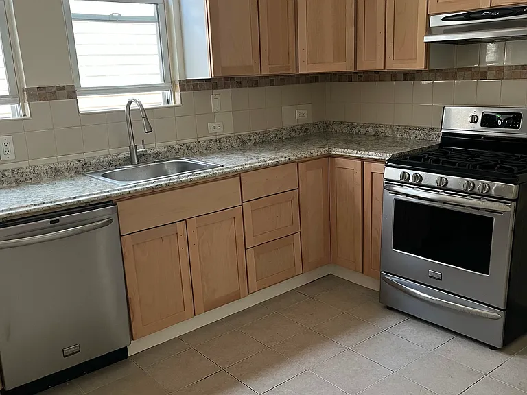 47 Delavan Ave #2 — Photo 26