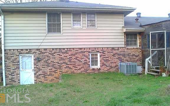 2nd image of 2120 Moon Dr SW