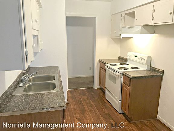 3rd image of 1202 Glen Park Dr
