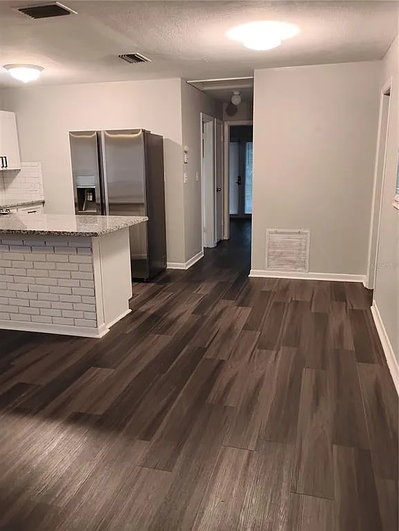 2 bed, 1.0 bath, 932 sqft, $2,100 — Photo 3
