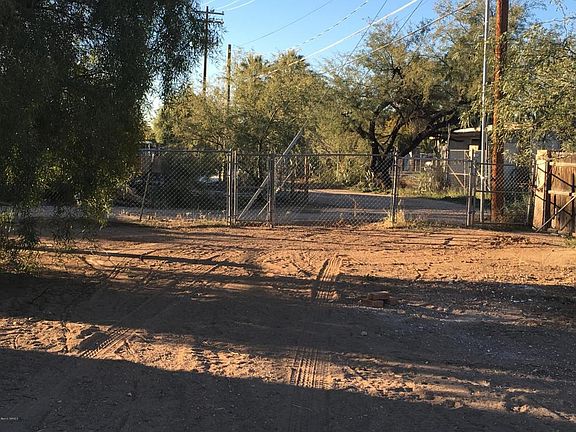 3rd image of 1141 W La Osa Dr