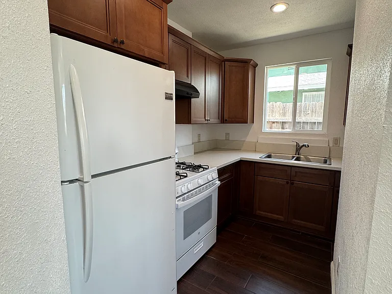 Kitchen, appliances included