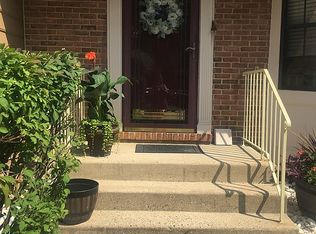 8606 Western Oak Dr, Springfield, VA 22153