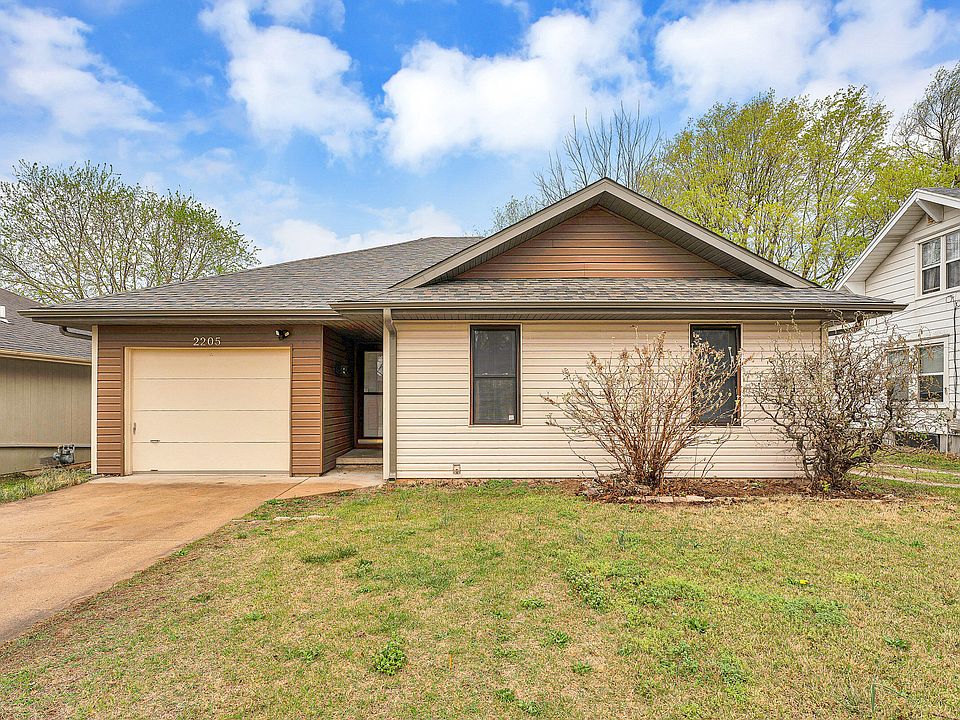 1st image of 2205 N Prospect Avenue