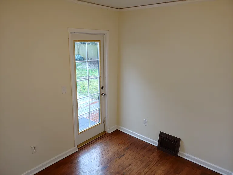 1002 N Watts St — Photo 24