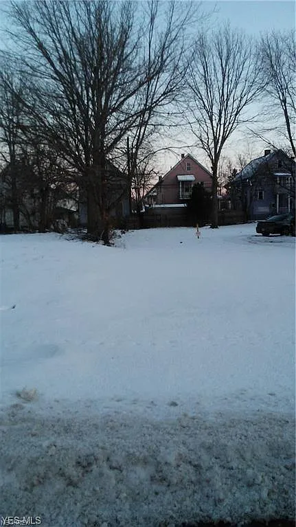 13905 Crennell Ave photo 1