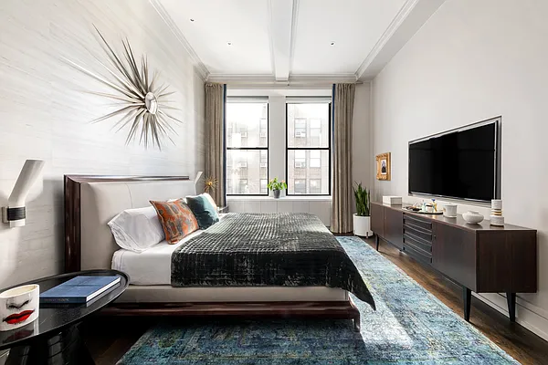 Sold by Douglas Elliman | media 24