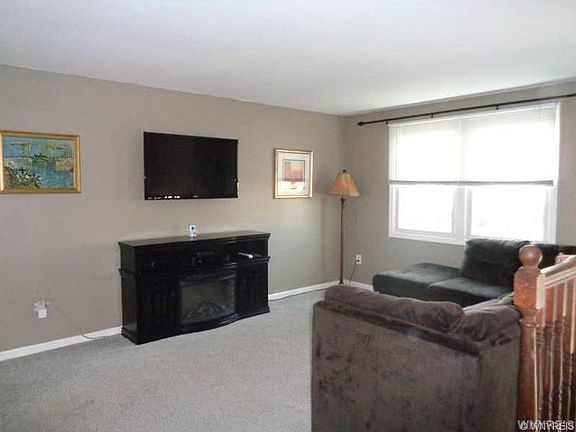 2nd image of 47 Autumnwood Dr