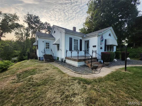 9806 Baltimore St, Belleville, IL 62223