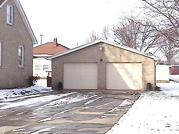 2 car garage w/ample parking
