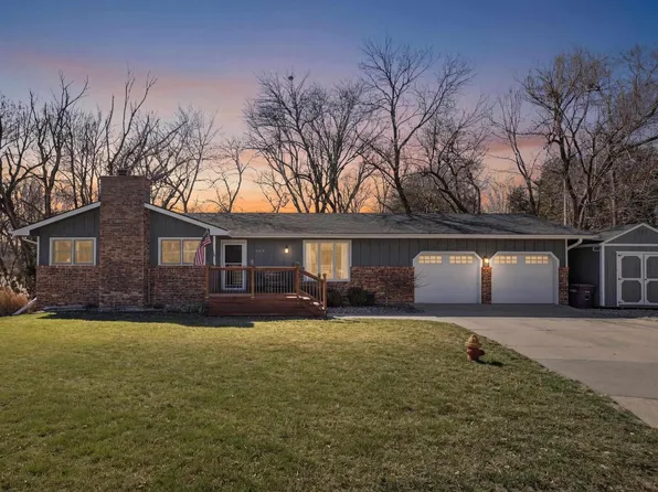 3209 Windgate Cir, Manhattan, KS 66503