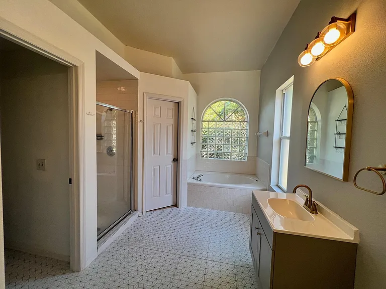 9639 Fox Hearst Rd — Photo 44