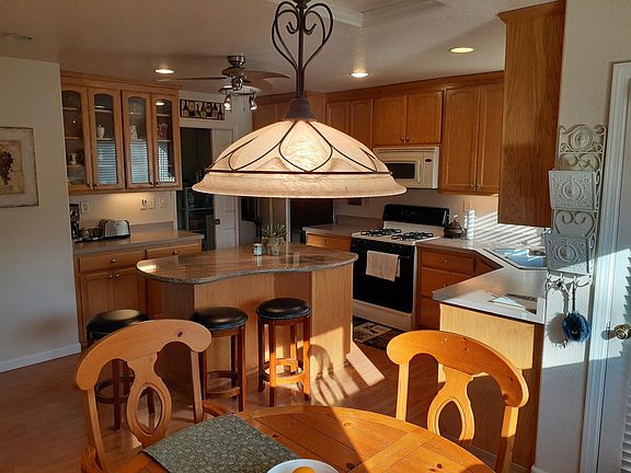 3rd image of 607 Lawton Ave