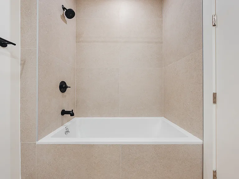 33 Franklin St #301 — Photo 7