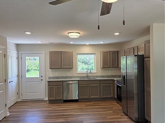 3rd image of 4767 Kirby Ln