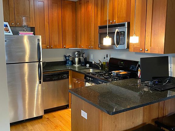 2nd image of 2241 N Lincoln Ave APT 3B