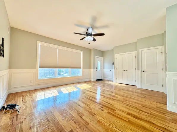 323 Bartlett Ave #1F, Staten Island, NY 10312
