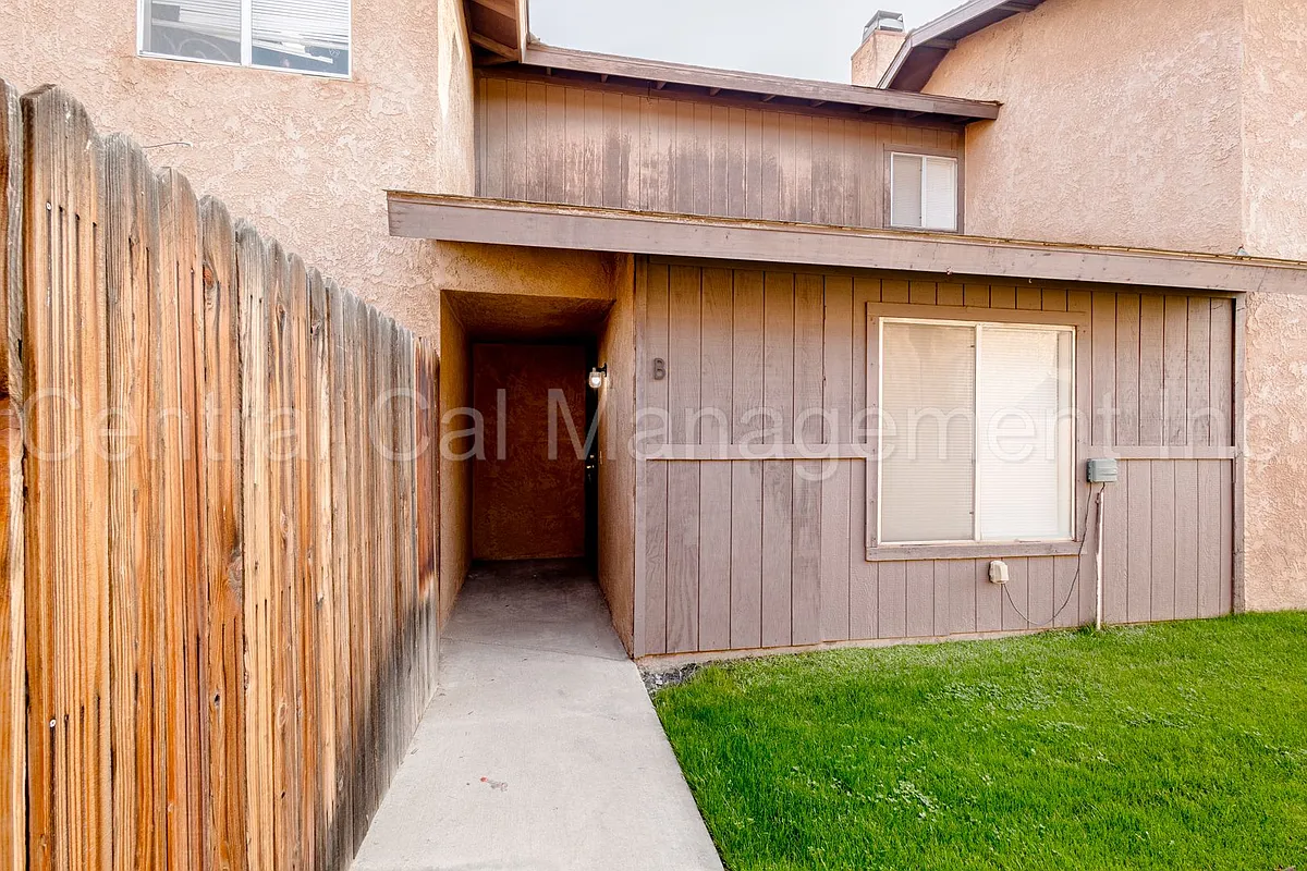 Building Photo - 7905 S Laurelglen Blvd #A-D