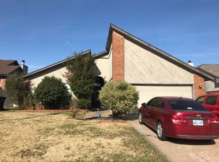 2213 NE 9th St, Moore, OK 73160