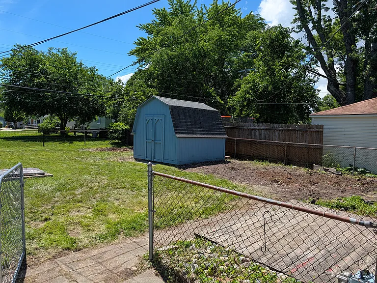 21712 Lakeview St — Photo 4