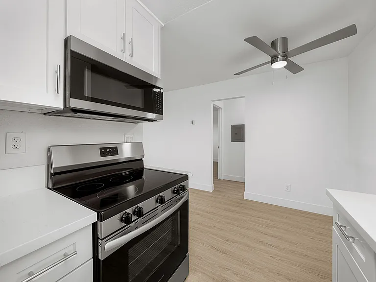 Granada Terrace Apartments — Photo 11