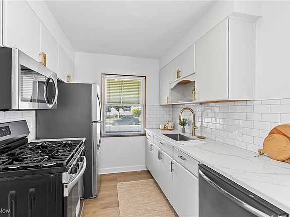 5th image of 8702 Behrwald Ave