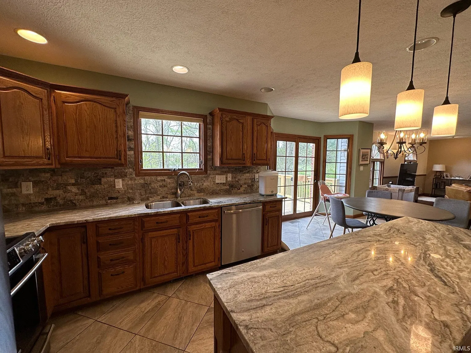 5 bed, 3.0 bath, 3886 sqft, $3,500 — Photo 1