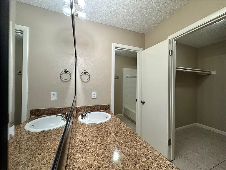 1611 Onion Creek Village Dr #A — Photo 20