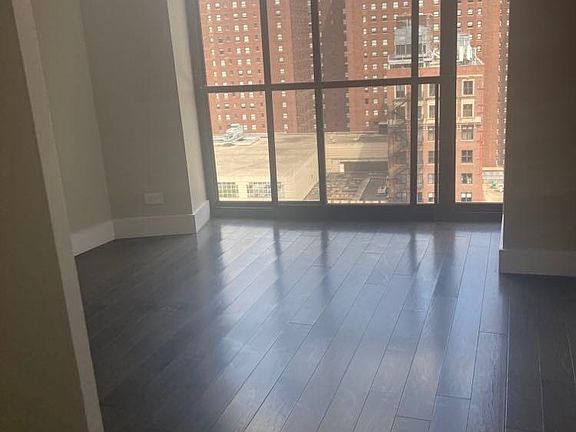 4th image of 40 E 9th St #2909