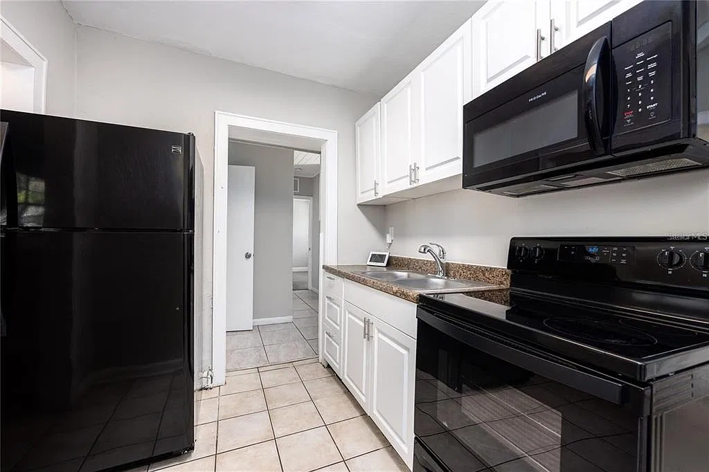 3 bed, 2.0 bath, 1248 sqft, $1,950 — Photo 4