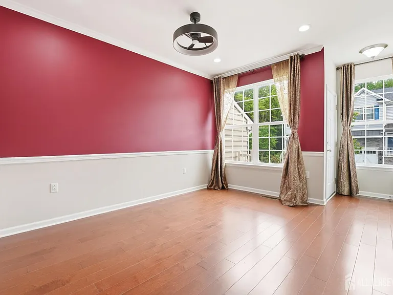 105 Pearce Ln S — Photo 10