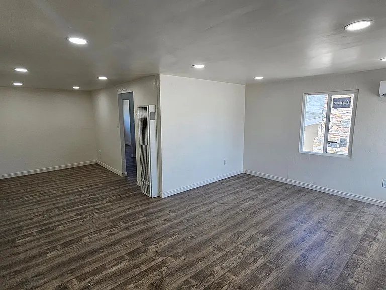 218 F St — Photo 4