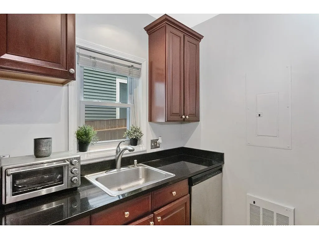 Building Photo - 9 Winthrop St #1