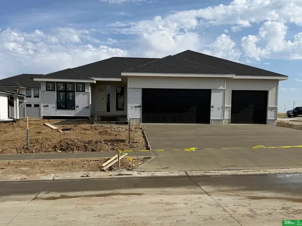 12387 Lake Vista Dr, Papillion, NE 68046