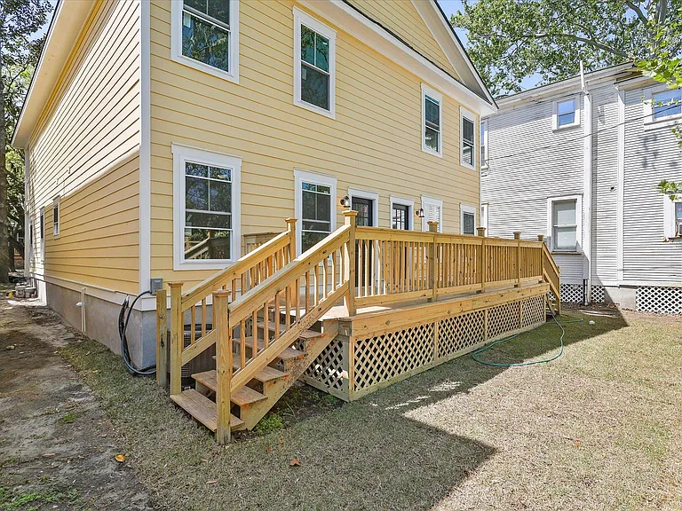 658 E Henry St — Photo 36