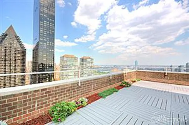 Rented by City Connections Realty | media 5