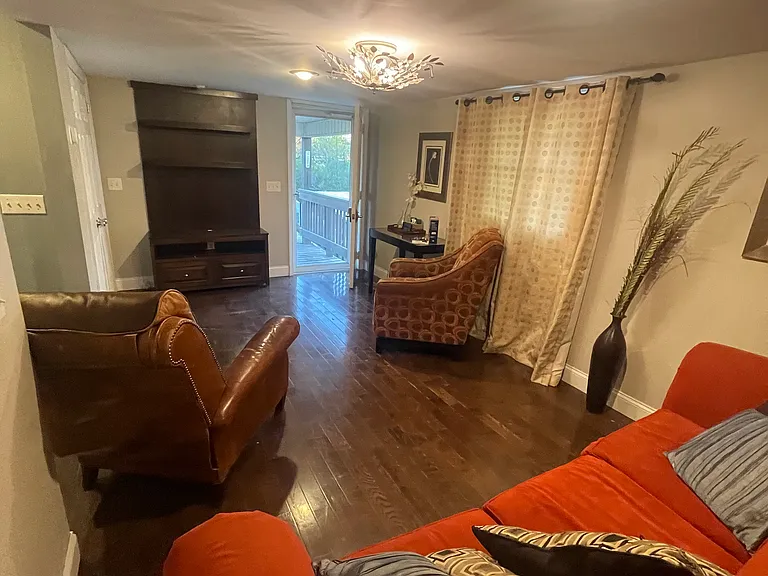 133 Brooks Rd — Photo 3