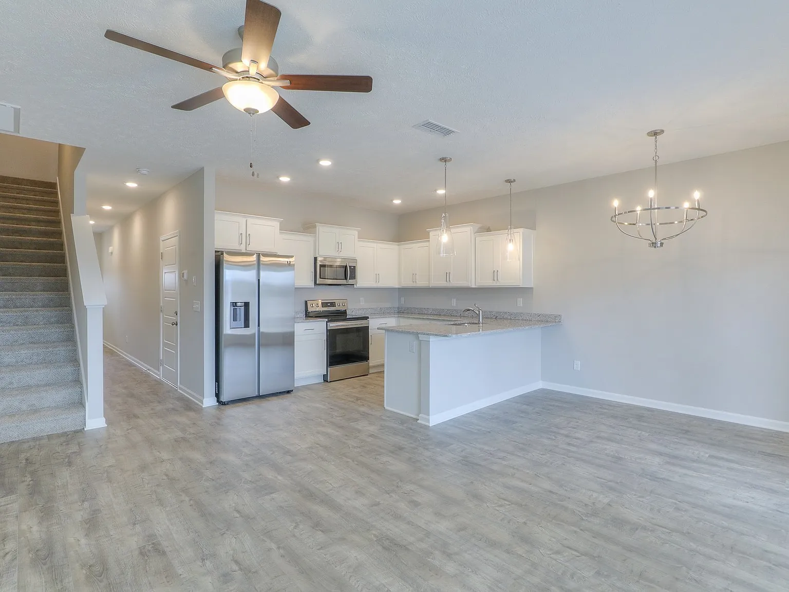 3 bed, 2.5 bath, 1631 sqft, $2,000 — Photo 4