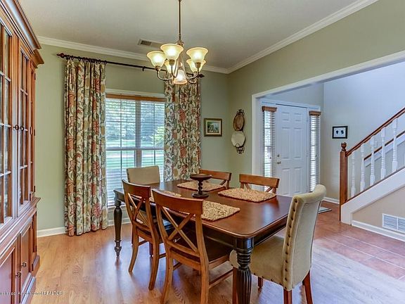 3rd image of 2568 Thousand Oaks Dr