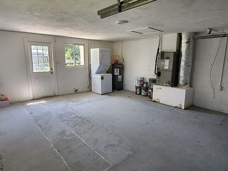 1375 Powers Ave — Photo 19