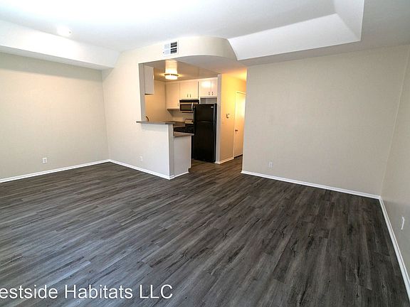 3rd image of 1423 N Curson Ave APT 3