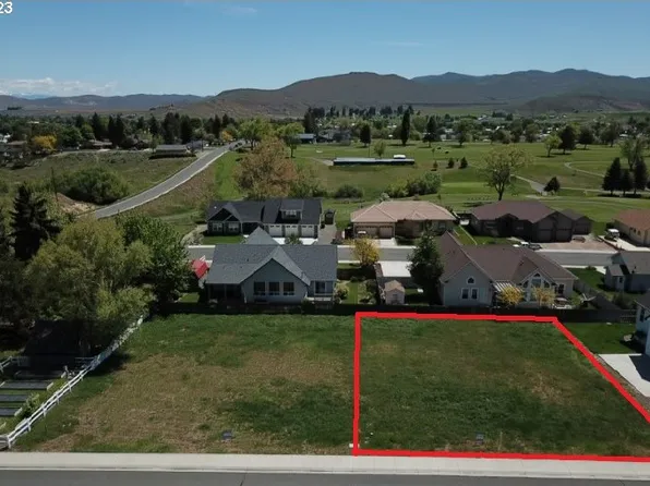 800 W Fairway Dr, Baker City, OR 97814