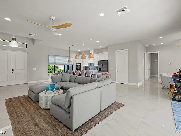 5240 Tower Dr — Photo 13